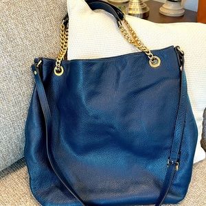 Michael Kors Navy crossbody chain bag. Clean. No smoking home.